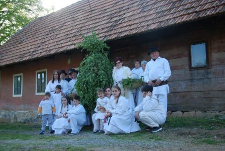 Zeleni jurij kud bozo racic Adlesici bela krajina krajinski park kolpa (1)